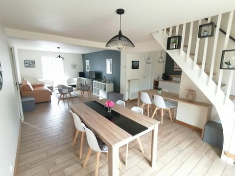 Living room, Banquet/Function facilities, kitchen