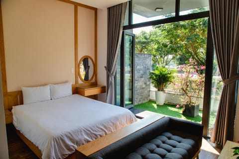 Bed, Photo of the whole room, Bedroom, Garden view