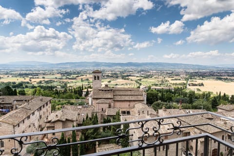 View (from property/room), Balcony/Terrace, City view