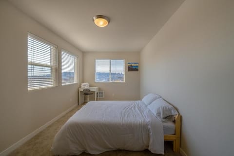 Seattle Urban Village -Private Room- Vashon - Roof Top View Deck Haus in Lake Union