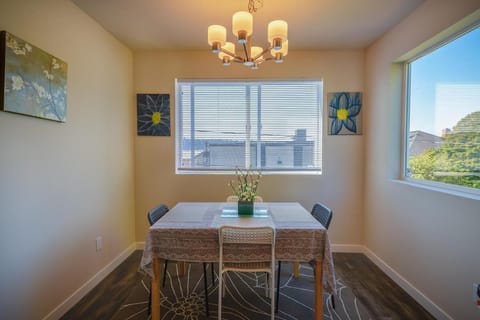 Seattle Urban Village -Private Room- Vashon - Roof Top View Deck Casa in Lake Union