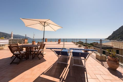 Balcony/Terrace, Mountain view, Sea view, Sunrise, Sunset, sunbed