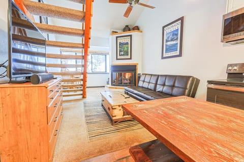 Living room, Dining area, fireplace