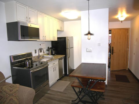 Kitchen or kitchenette, Dining area, dishwasher, oven, pet friendly, stove
