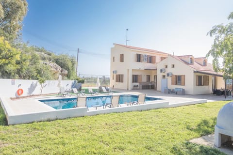 Property building, Garden, Swimming pool