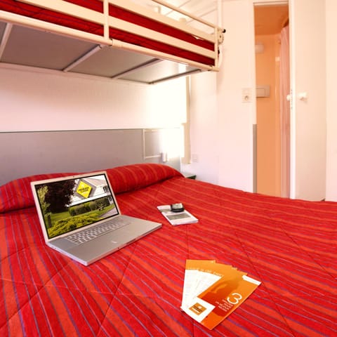 Bed, TV and multimedia, bunk bed