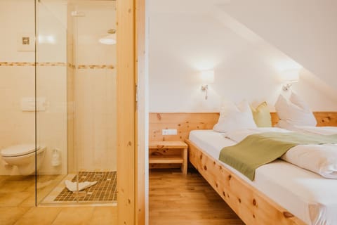 Shower, Bed, Bathroom, Photo of the whole room, Bedroom