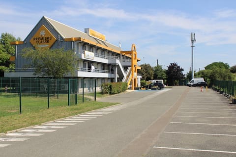 Property building, Facade/entrance, Day, Parking