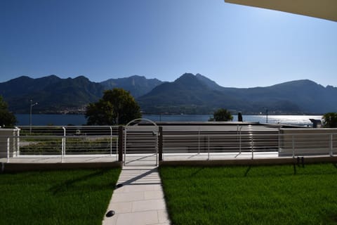 Balcony/Terrace, Lake view