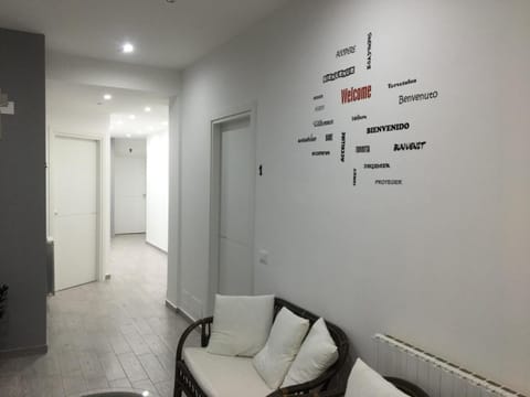 Communal lounge/ TV room, Lobby or reception