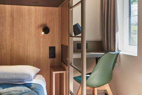 Bed, Photo of the whole room, Seating area, Bedroom