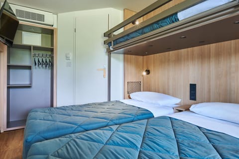 Bed, Photo of the whole room, Bedroom, bunk bed