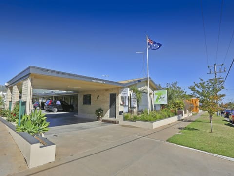 Facade/entrance, Lobby or reception, Street view