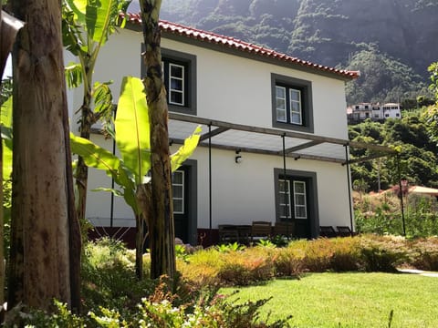 Casa Oliveira Esmeraldo - Guest Houses House in Madeira District