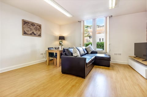Guest Homes - Club Chambers Apartment in Malvern Hills District