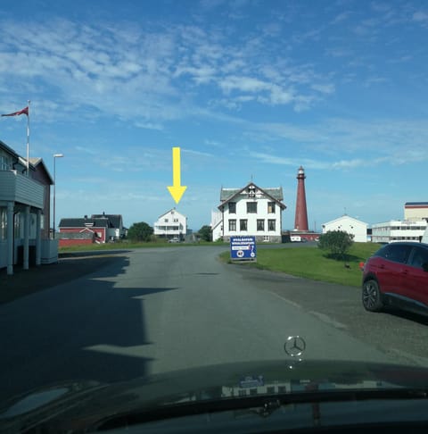 Property building, Nearby landmark, Neighbourhood, Street view