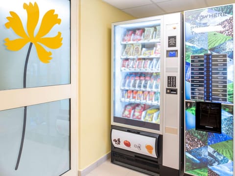 Property building, Facade/entrance, On-site shops, Drinks