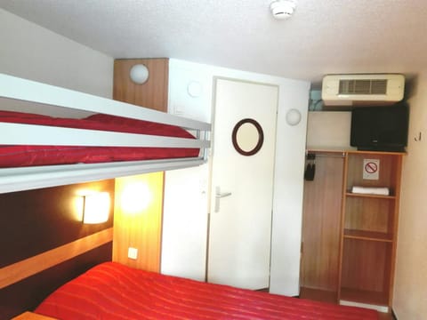 Photo of the whole room, bunk bed