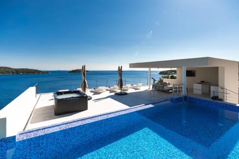 Pool view, Sea view, Swimming pool, Swimming pool, sunbed