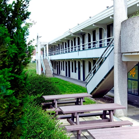 Facade/entrance, Balcony/Terrace