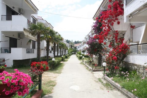 Facade/entrance, Garden