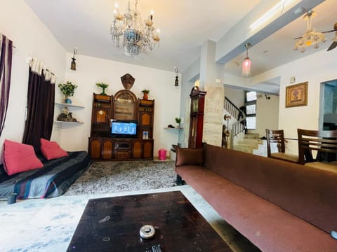 Blue Heaven- Lonavala 2 Bhk with private pool! House in Lonavla