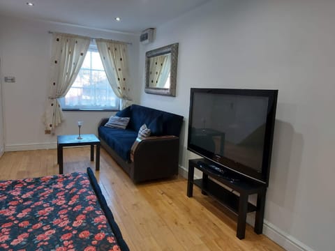 Apartment & Rooms in London Alojamiento y desayuno in Croydon