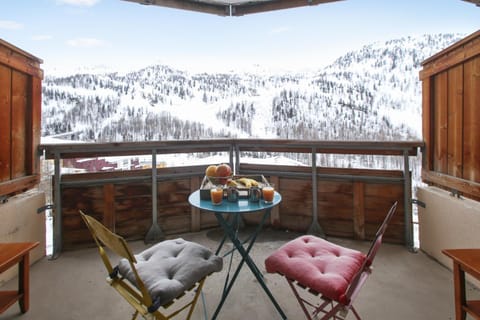 Balcony/Terrace, Mountain view