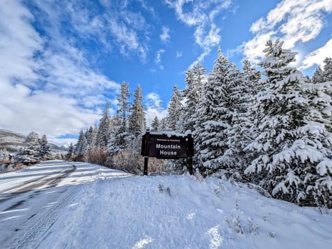 Ski Run 411 by SummitCove Lodging House in Keystone