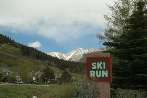 Ski Run 411 by SummitCove Lodging House in Keystone