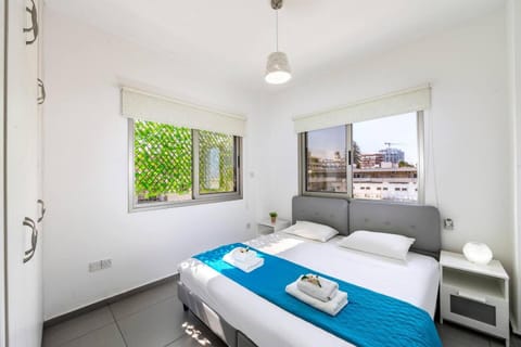 Airbnsea City Centre Side Sea View Apartments Condo in Larnaca
