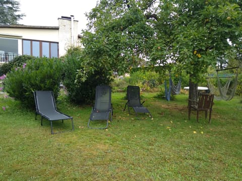 DINANT La Bergeronnette avec la chaleur du feu de bois et le jardin House in Dinant