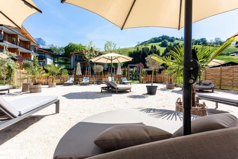 Property building, Spa and wellness centre/facilities, Swimming pool
