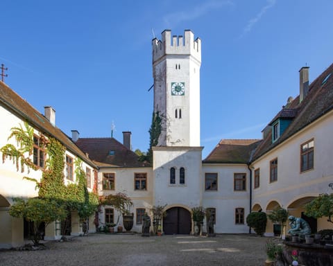 Schloss - Schenke Tunzenberg Hotel in Straubing-Bogen