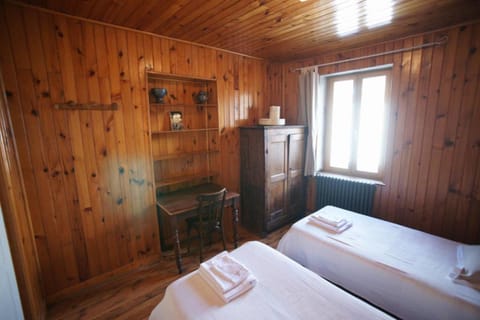 Chez Jean Pierre - Bedroom in a 17th century house - n 4 Casa in La Grave