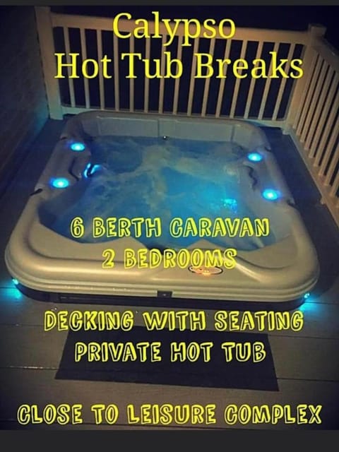 Calypso Hot Tub Breaks Tattershall Lakes Pet Friendly Albergue natural in Tattershall