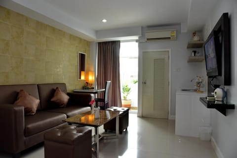 TV and multimedia, Living room, Seating area, air conditioner