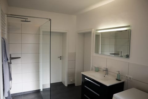 Bathroom, Photo of the whole room