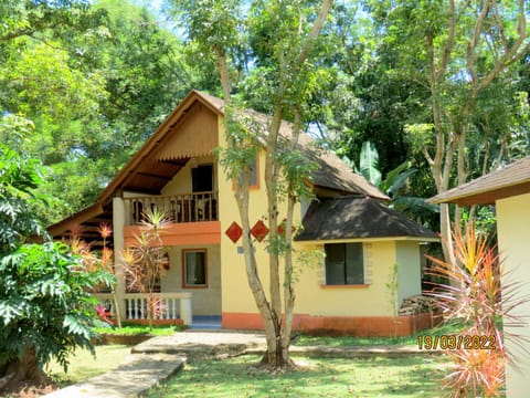 ALONALAND RESORT Bed and Breakfast in Panglao