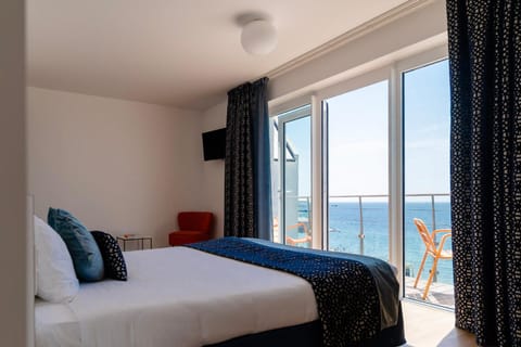 Bed, Balcony/Terrace, Photo of the whole room, Bedroom, Sea view