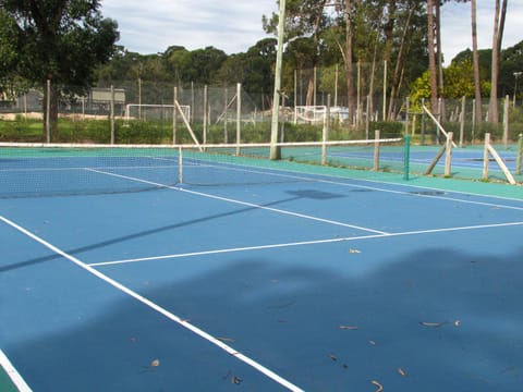 Day, Tennis court