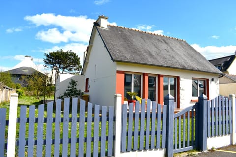 Maison à 30m de la plage avec grand jardin Casa in Plérin