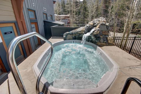 Black Bear 8064 by SummitCove Lodging House in Keystone