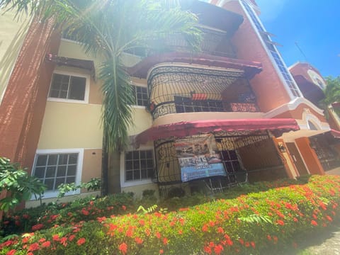 1Dom Rep - Huge cozy 3 bedrooms - Electric transformer and Inverter- close to all transportation Jacobo Majluta - Residencial Paradise V Colina Arroyo 1 Eigentumswohnung in Distrito Nacional