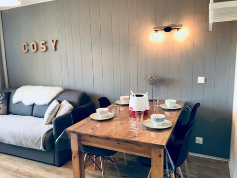 Charmant studio cabine COSY à 100 m des pistes Cabin in Provence-Alpes-Côte d'Azur