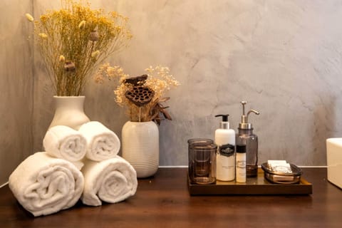 Bathroom, Other, Photo of the whole room, Decorative detail