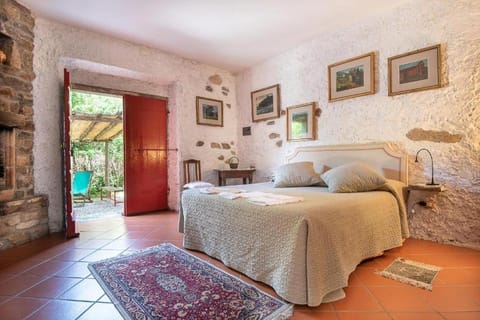 Camere Vecchia Fonte Bed and Breakfast in Campiglia Marittima