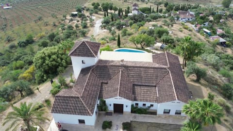 Mansion 7 bedrooms 6 bathrooms private pool heated in cold months and privacy of 5 ha pure nature 'San Jacinto' House in Sierra de las Nieves