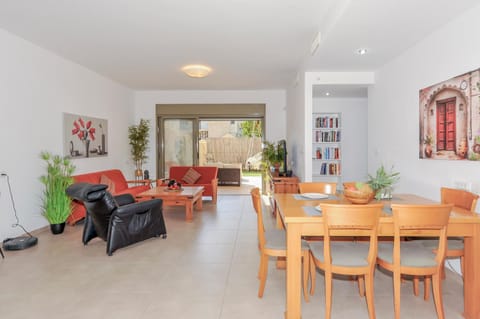 Family-Friendly Apartment in Zichron Yaakov Eigentumswohnung in Haifa District
