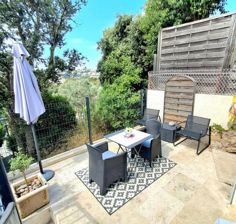 Balcony/Terrace, Garden view